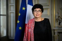Ministra da França pede demissão e volta atrás por crise com pesticidas