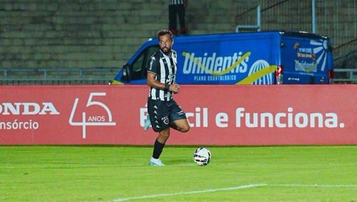 Nenê durante partida do Botafogo-PB na Série C