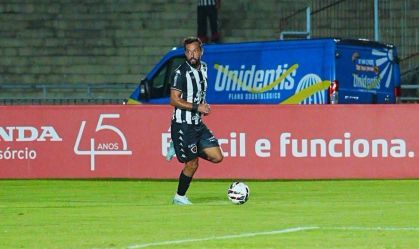 Nenê durante partida do Botafogo-PB na Série C