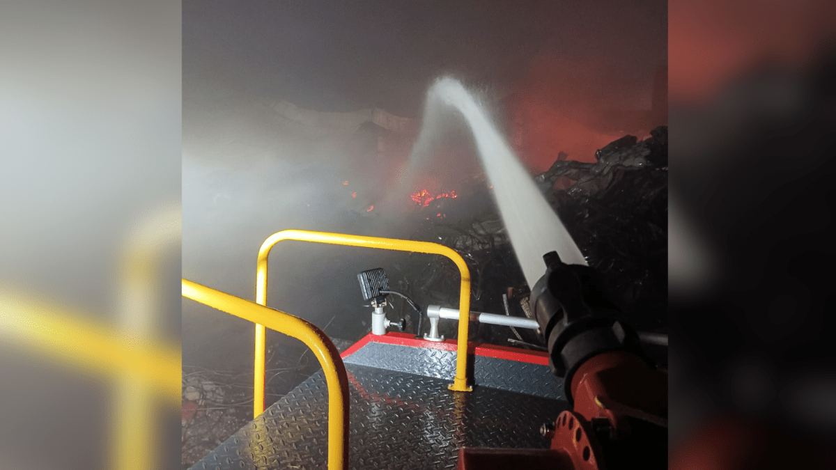 Incêndio de grandes proporções atinge indústria em SP