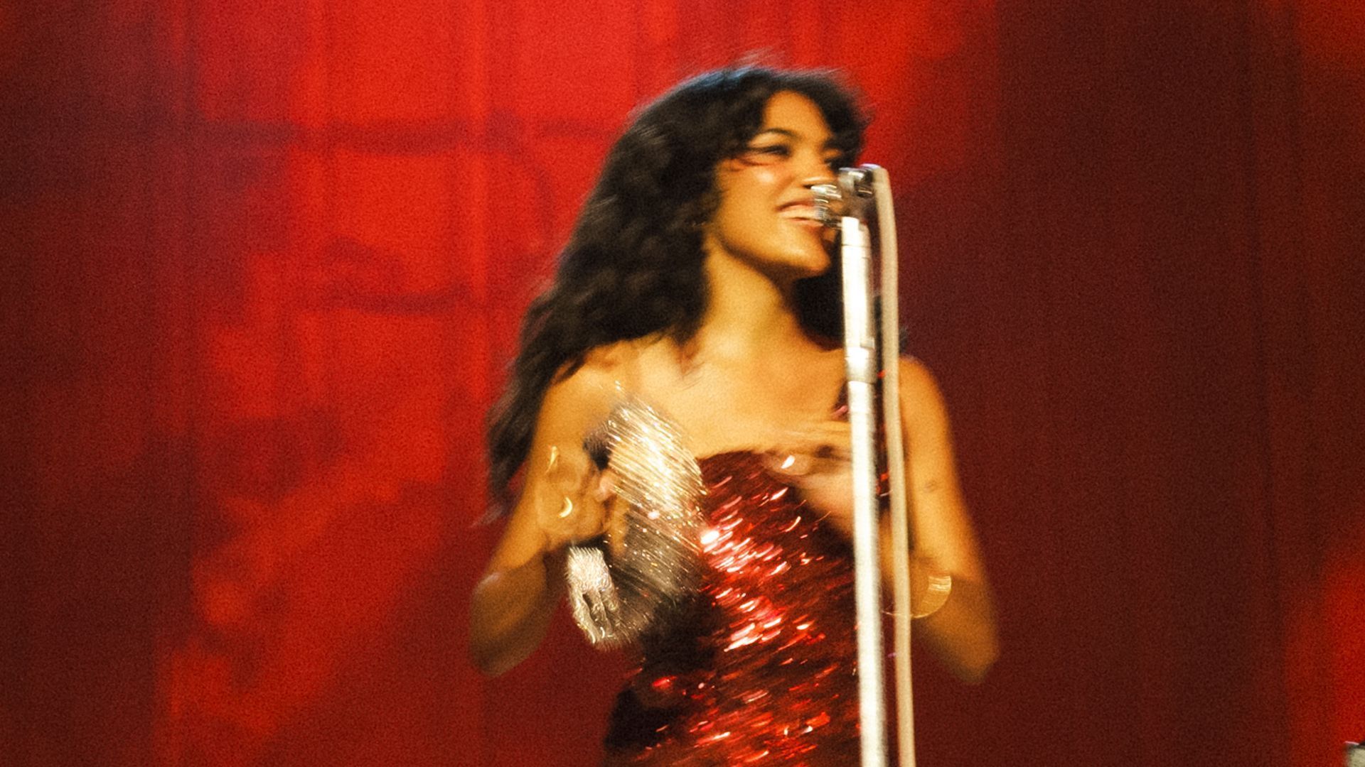 Cantora Olivia Dean se apresenta na arena O2 em Londres em 11 de junho de 2026 – a quinta de seis noites de residência esgotada na cidade.