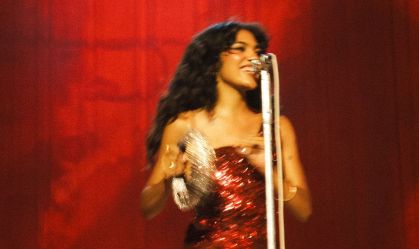 Cantora Olivia Dean se apresenta na arena O2 em Londres em 11 de junho de 2026 – a quinta de seis noites de residência esgotada na cidade.