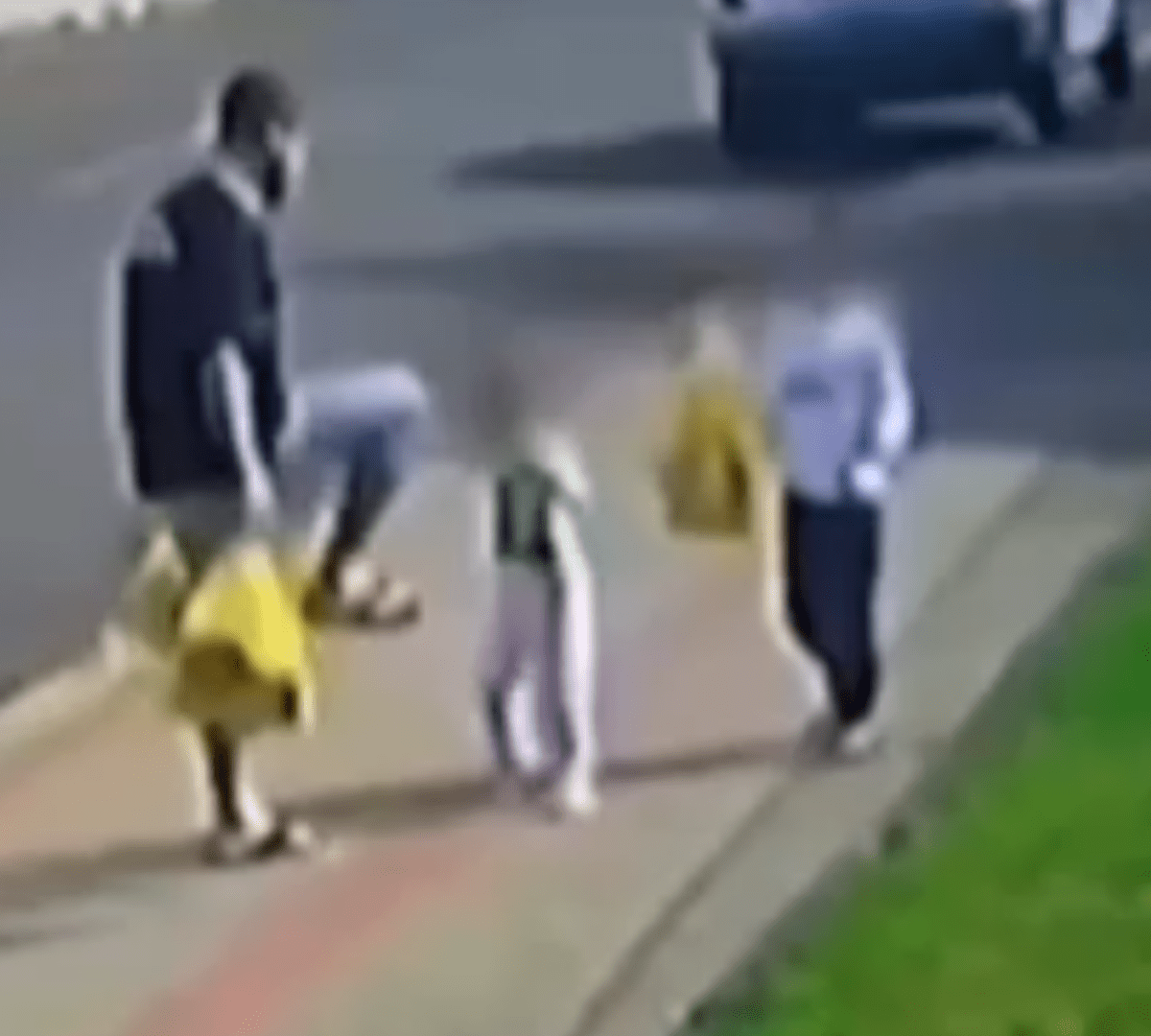 Pai que chutou filha de 3 anos no rosto é preso no Paraná | CNN Brasil