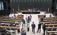 Após adiamento, Câmara deve avançar hoje em pautas do esforço concentrado