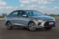 Corolla despenca e Onix Plus lidera: confira os sedãs mais vendidos do mês