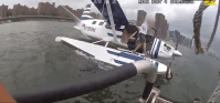 Avião de pequeno porte faz pouso forçado em rio de Nova York; Veja resgate
