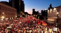 Milhares de manifestantes vão às ruas na Albânia exigir renúncia de premiê