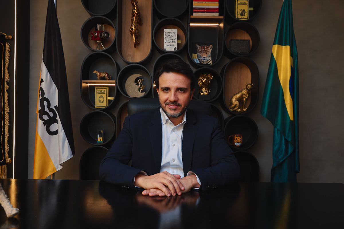 Justiça bloqueia R$ 61,8 mil de Renan Santos por dívida trabalhista