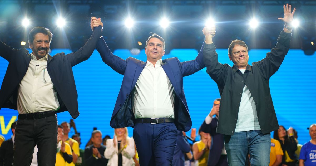 Flávio aposta em agenda popular com aliados para ampliar presença em SP
