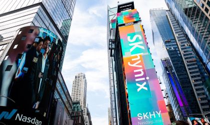 Anúncio da SK Hynix durante a estreia da empresa na Nasdaq, em Nova York, Estados Unidos, em 10 de julho de 2026