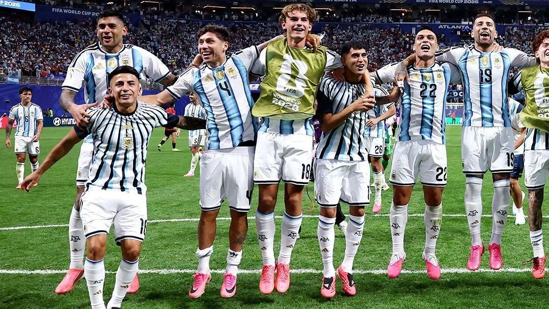 Jogadores da Argentina comemoram a classificação na Copa