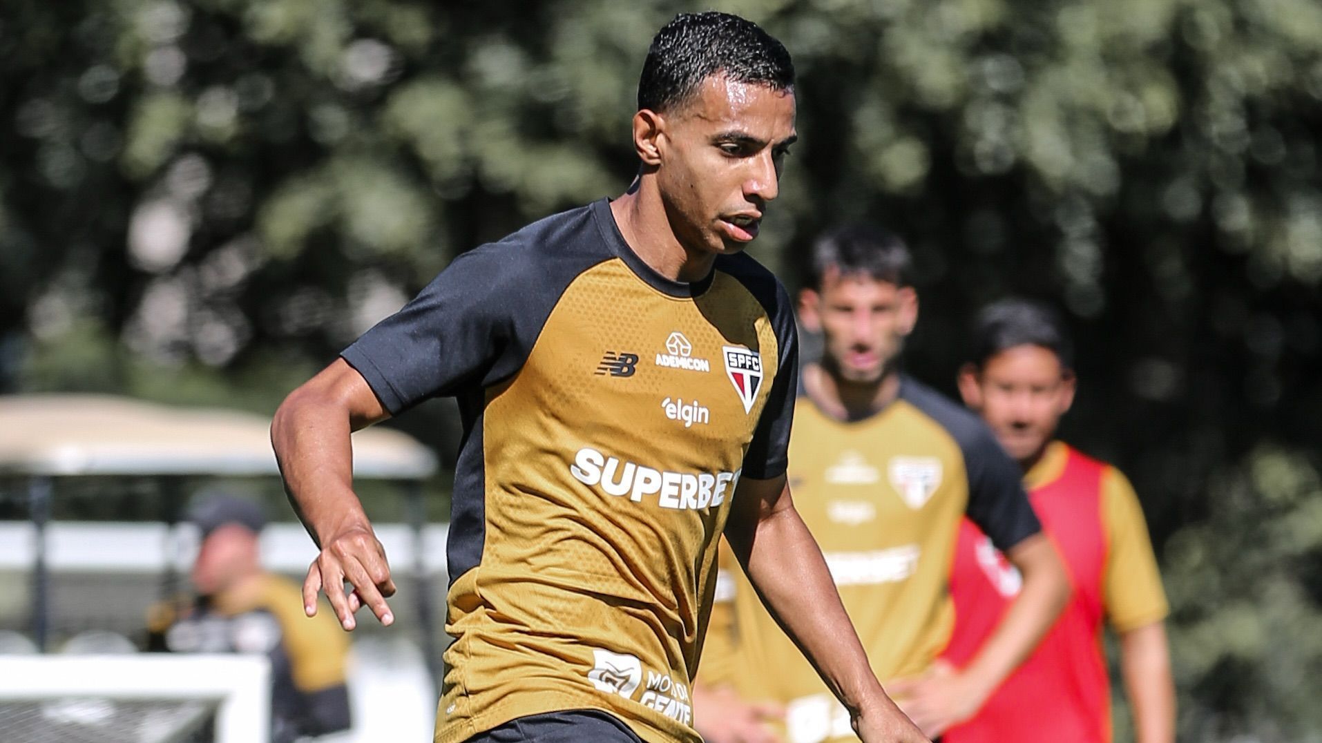 Victor Sá treinando no São Paulo