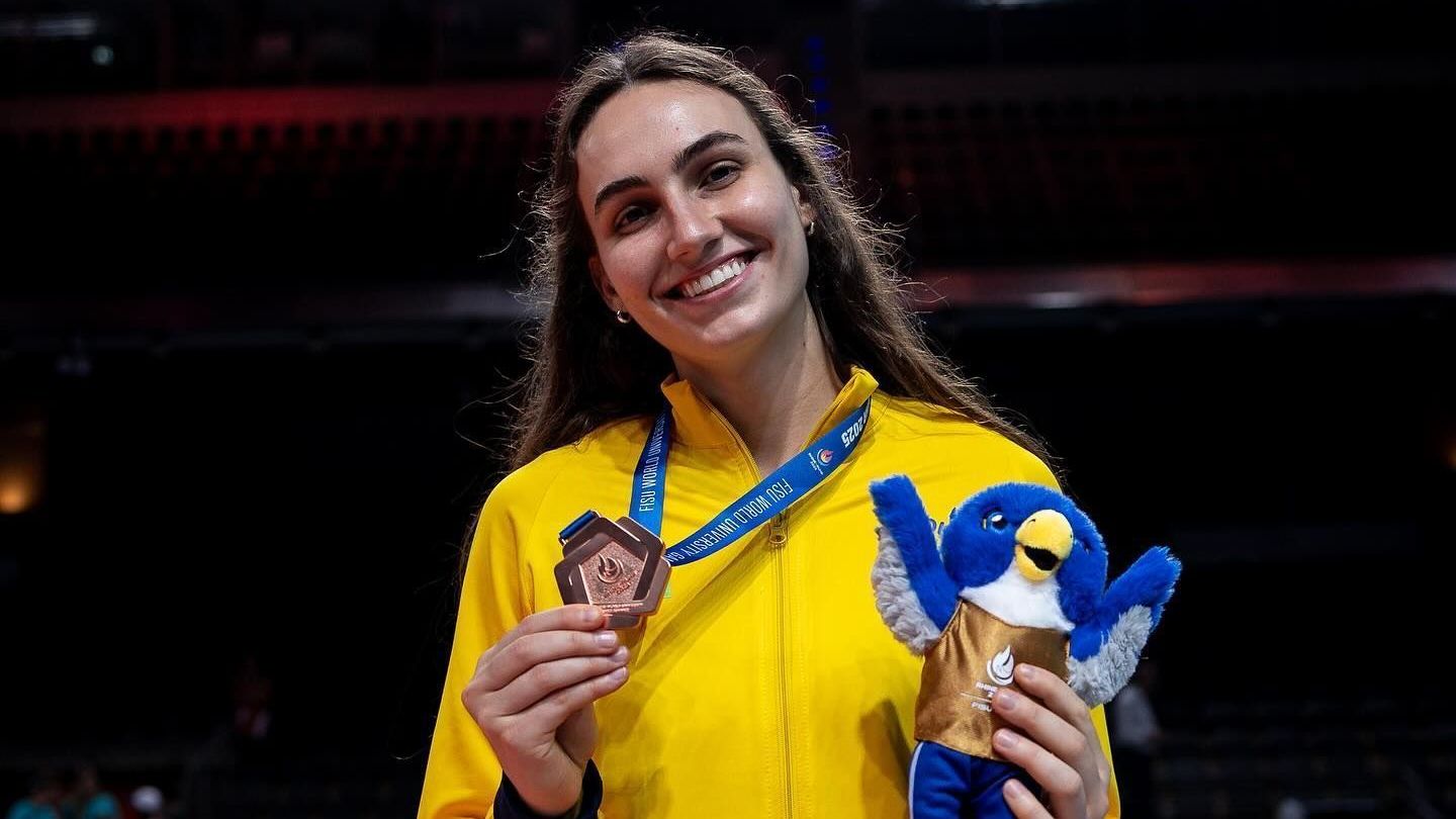Larissa Besen, central que reforça o Brasil no mata-mata da Liga das Nações Feminina de Vôlei