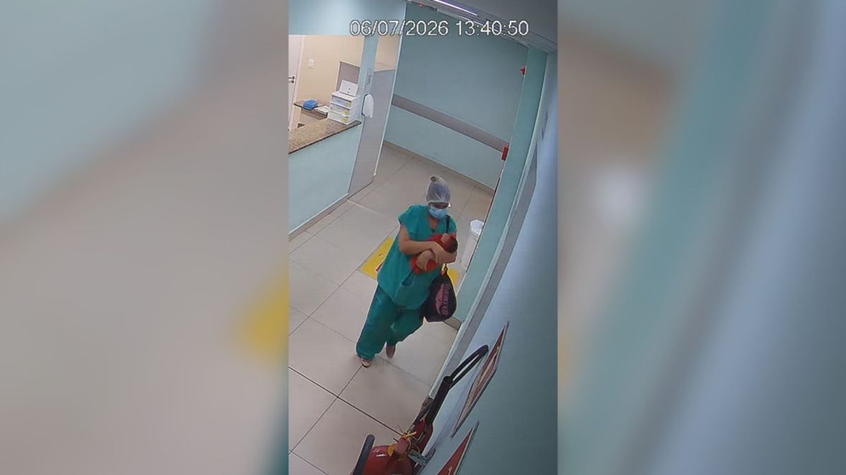 “Criança sem tela é outro nível”: mãe registra filho de 1 ano entalado dentro de galão; veja vídeo