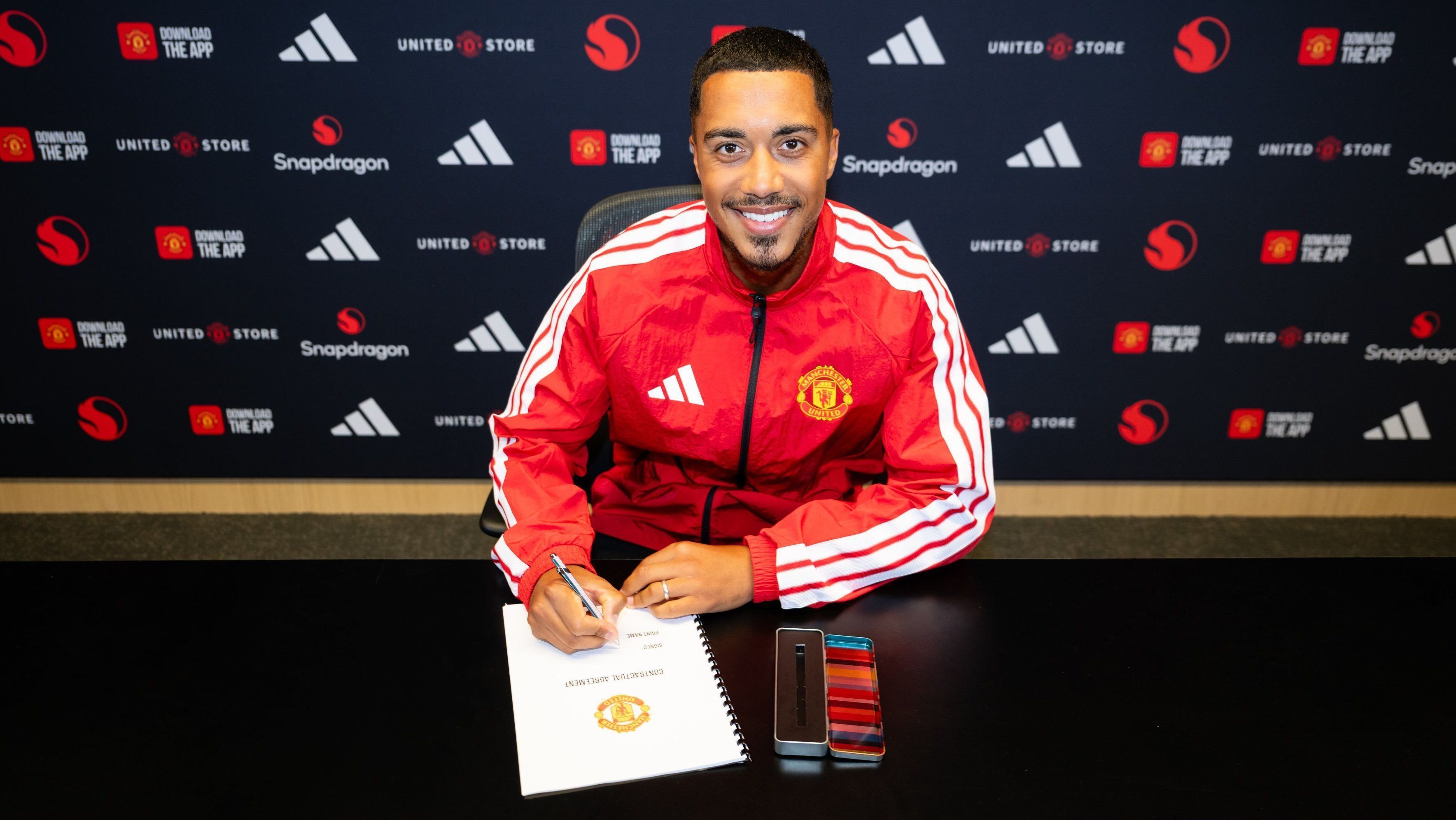 Youri Tielemans é o novo reforço do Manchester United
