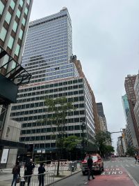Ruas de Nova York são isoladas após colunas de prédio em reforma entortarem