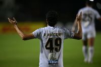 Santos terá nova fornecedora de material esportivo a partir de 2028