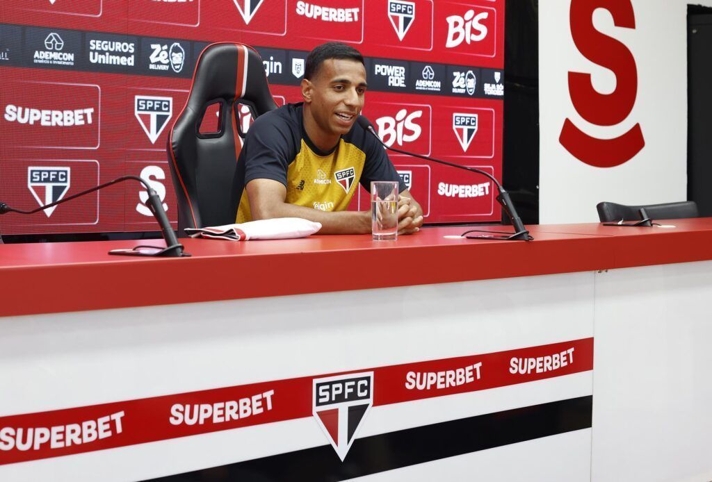 Victor Sá durante apresentação do São Paulo