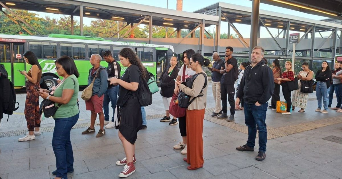 Greve dos rodoviários no Rio entra no terceiro dia e TRT tenta acordo hoje