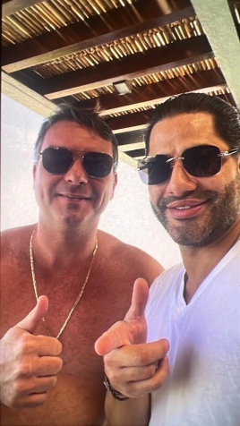 O senador e pré-candidato à Presidência da República, Flávio Bolsonaro (PL-RJ), e Luiz Phillipi Machado de Moraes Mourão, o "Sicário" • Reprodução/ICL Notícias