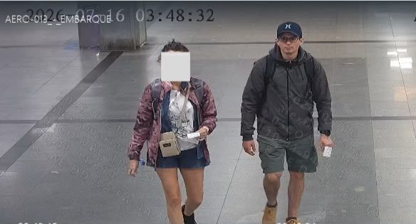 Turista foi filmado em aeroporto de Salvador • Reprodução