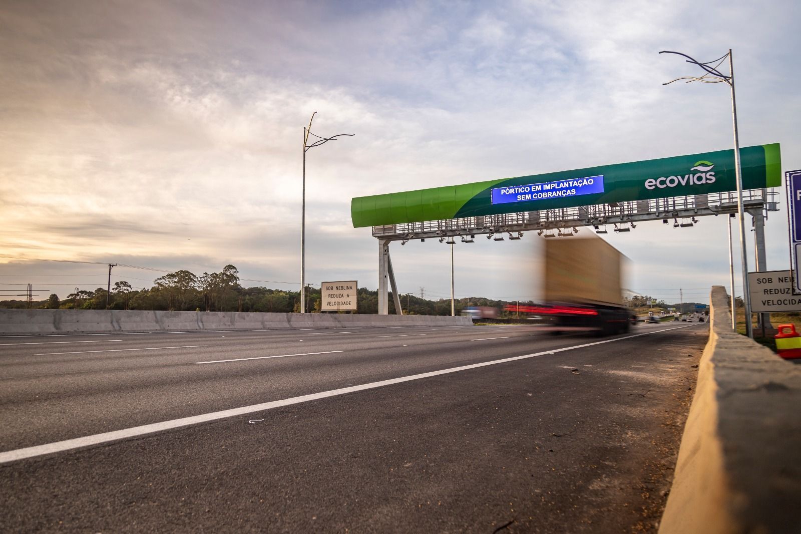 Sistema de pedágio free flow da Rodovia Imigrantes • Divulgação / Ecovias