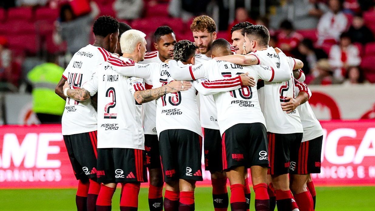 Imagem de destaque do post: Flamengo perde meia para sequência do Brasileirão após terceiro amarelo