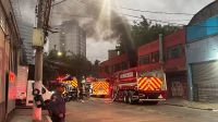 Incêndio atinge galpão no Bom Retiro, no centro de SP