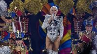 Xuxa rebate críticas por look cavado em show: “Voo da virilha”