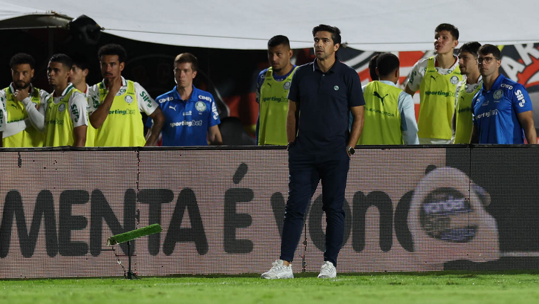 Yuri Alberto se lesiona e deixa o campo chorando em Corinthians x Athletico