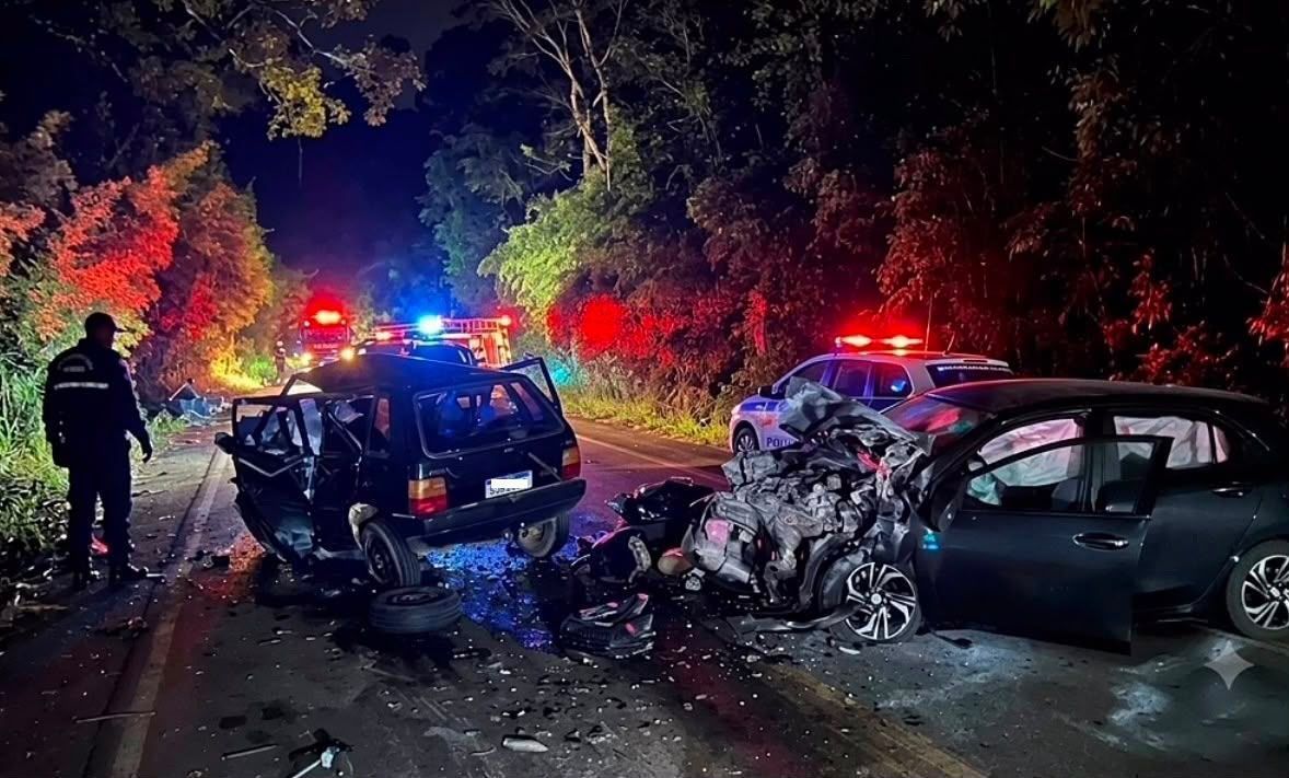Criança de 3 anos está entre os quatro mortos em acidente em MG
