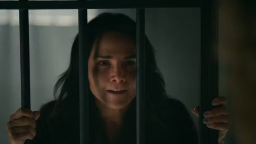 Adriana sairá na cadeia na segunda fase de "Quem Ama Cuida"
