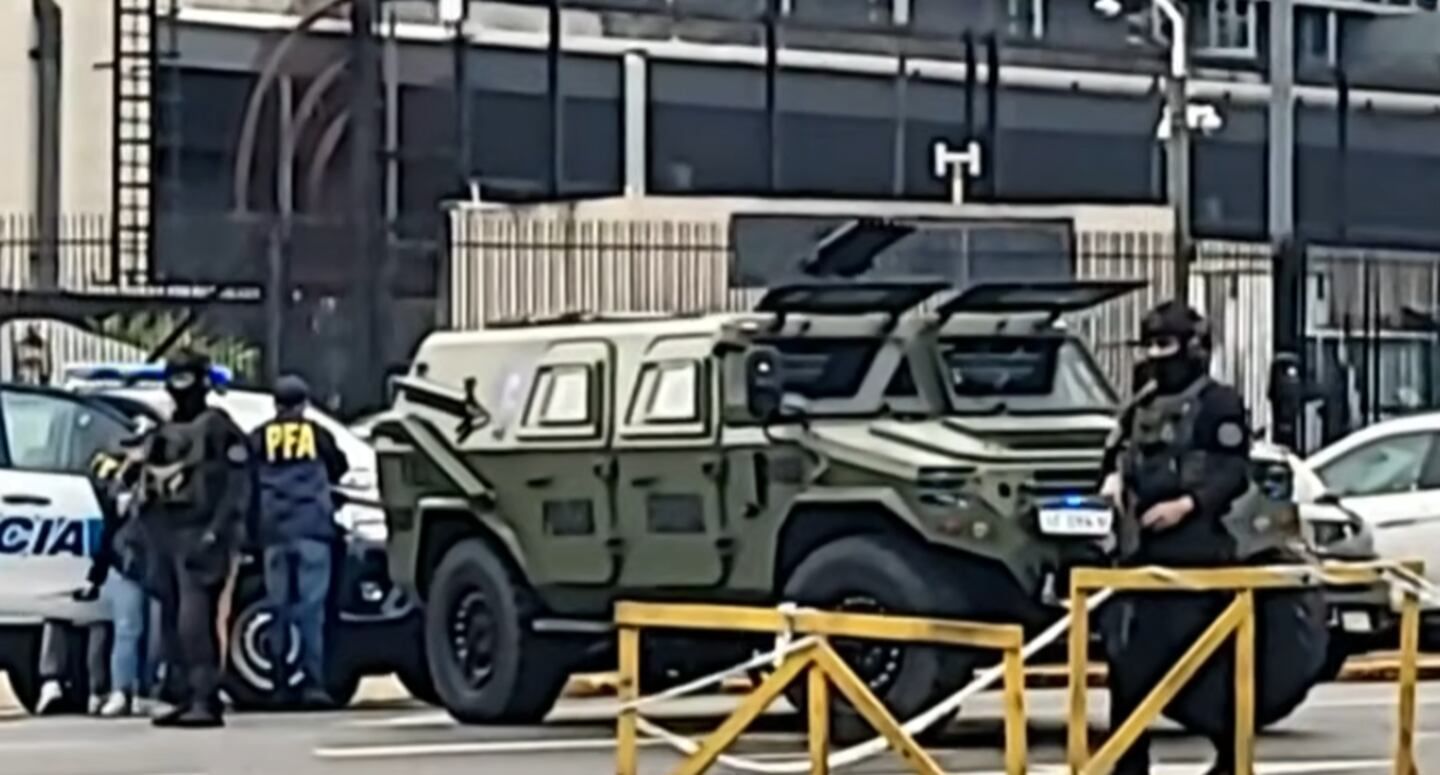 Forte operação de segurança na Embaixada dos Estados Unidos devido a ameaça de bomba