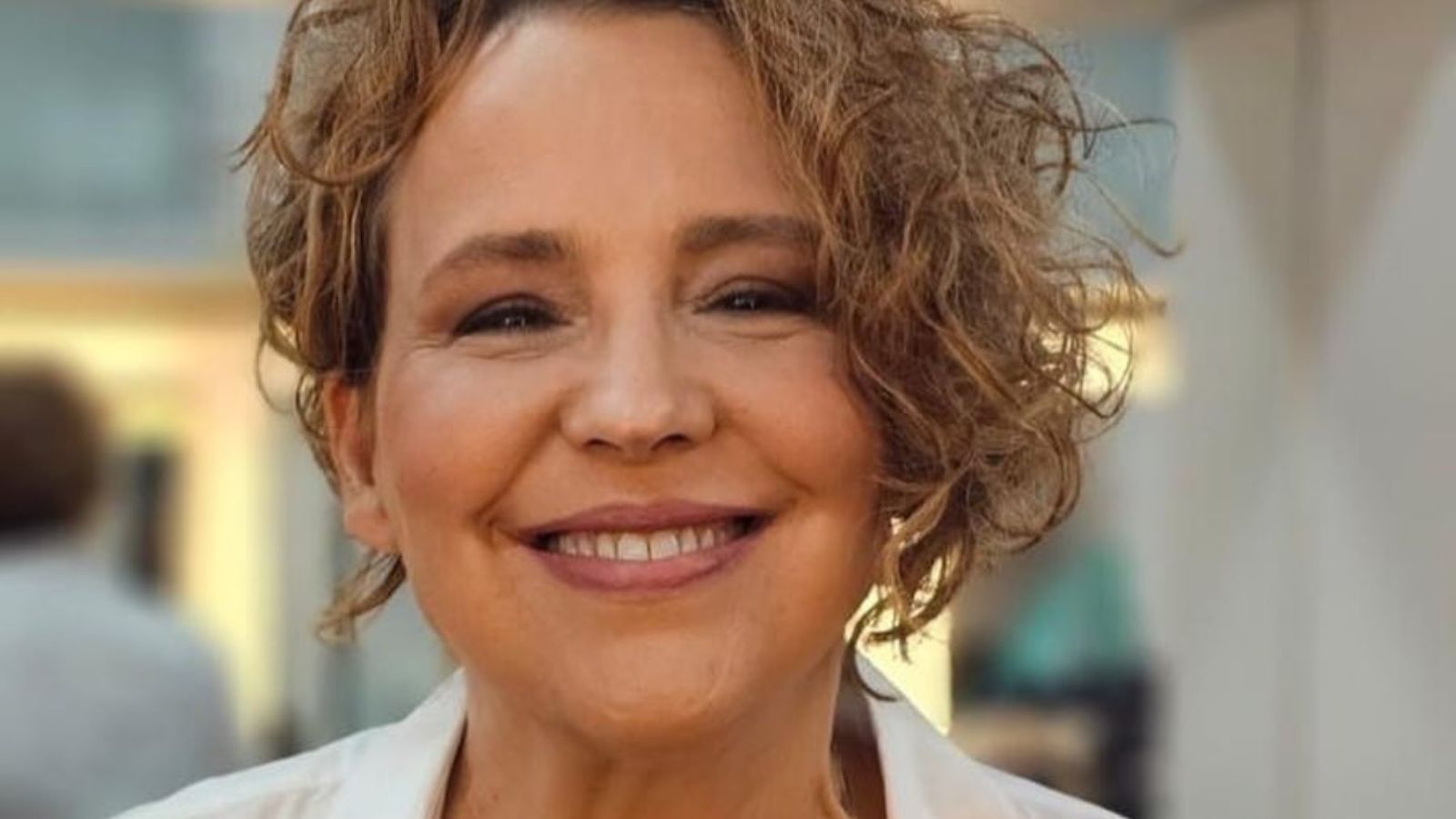 Ana Beatriz Nogueira nega internação
