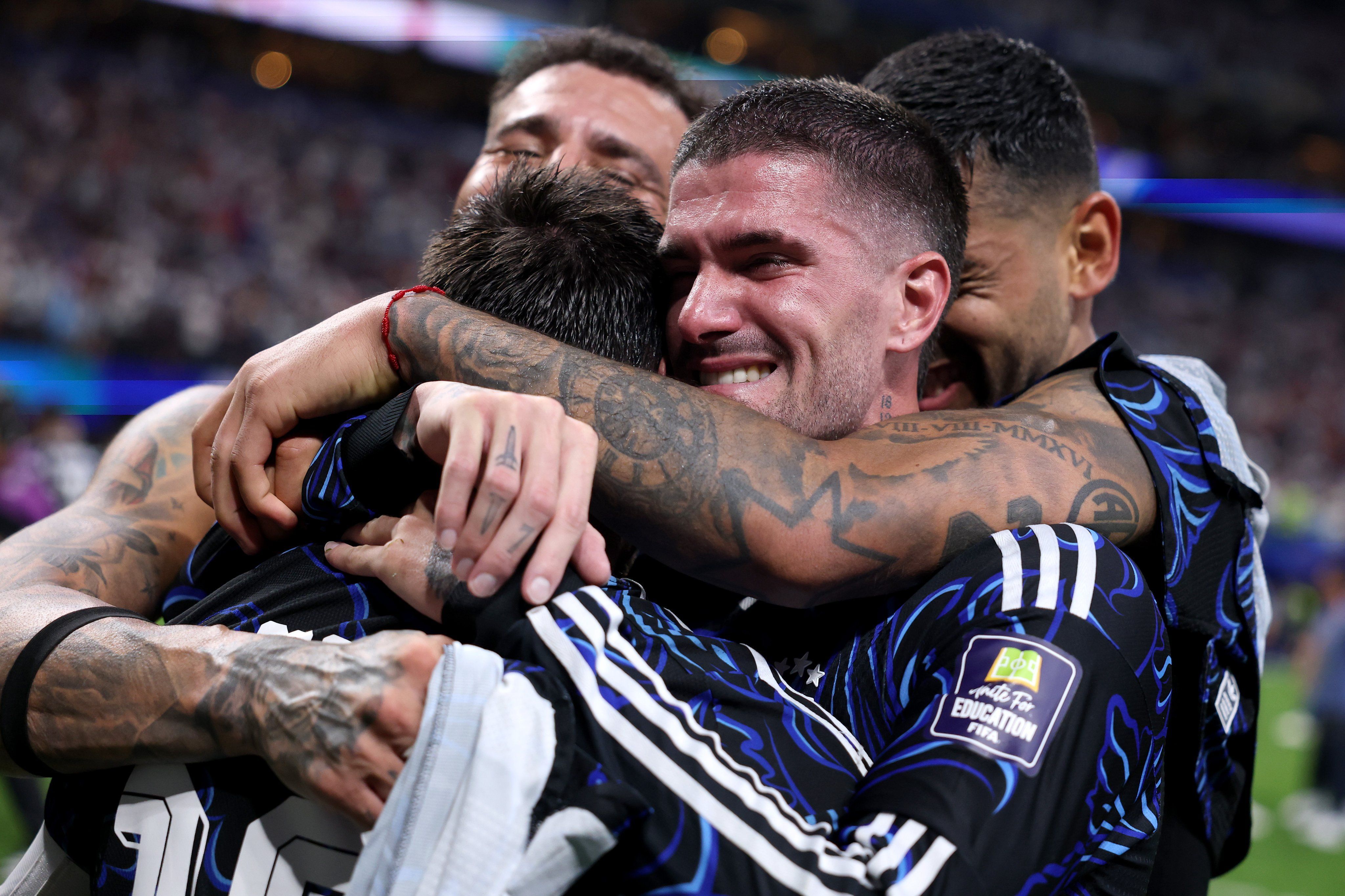 Jogadores da Argentina comemorando classificação