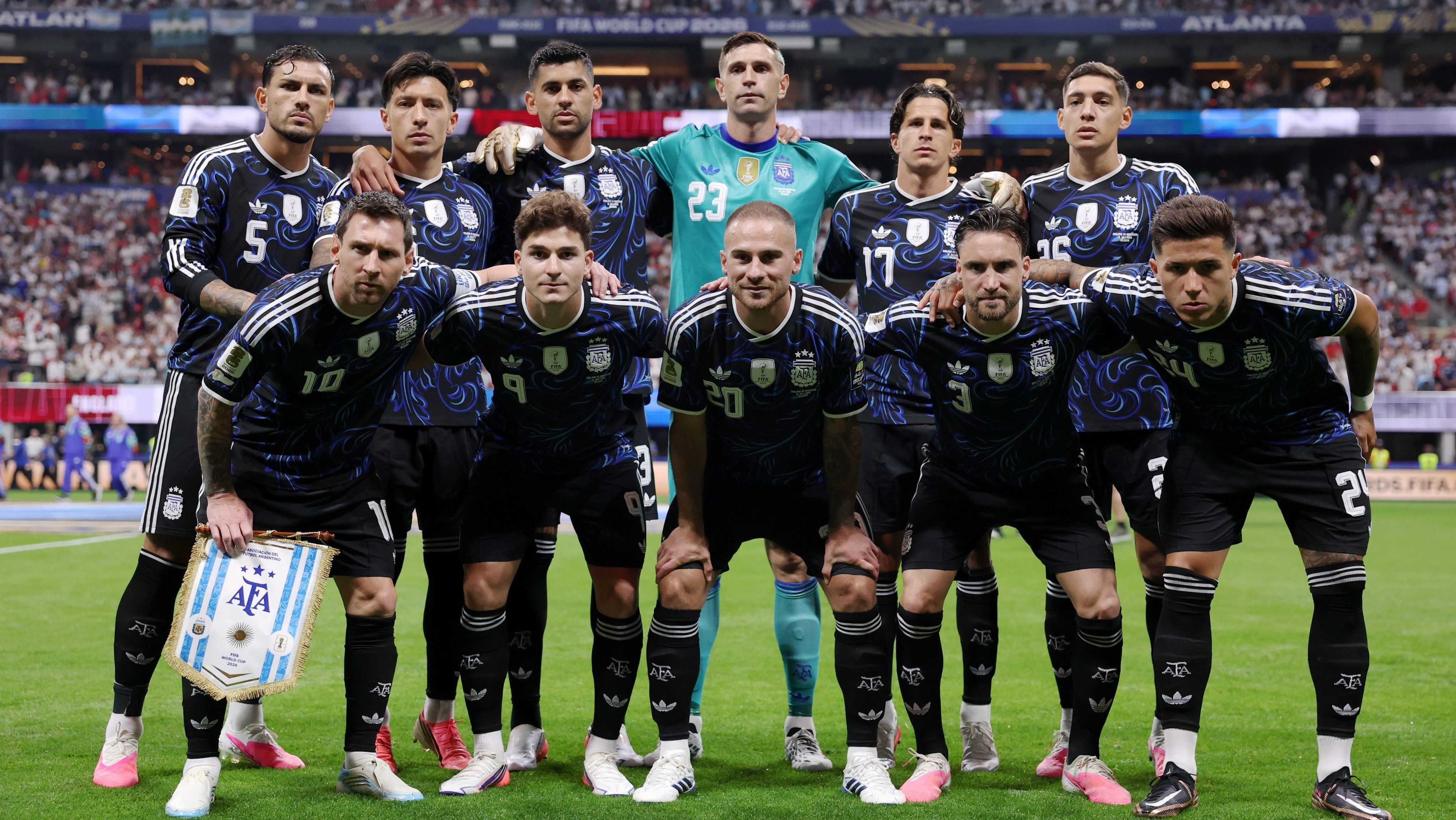 Equipe da Argentina perfilada antes do confronto contra a Inglaterra, válido pela semifinal da Copa do Mundo