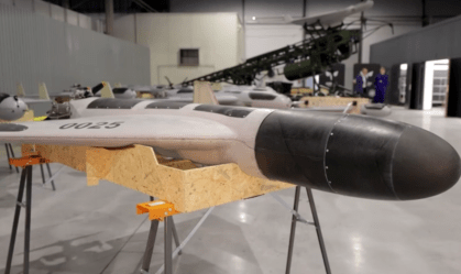 Drone Hornet montado em uma cataplata de lançamento