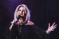 Who was Bonnie Tyler, singer who marked pop and rock in the 1980s