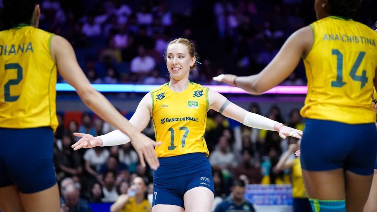 Seleção Brasileira de Vôlei em quadra pela VNL Feminina