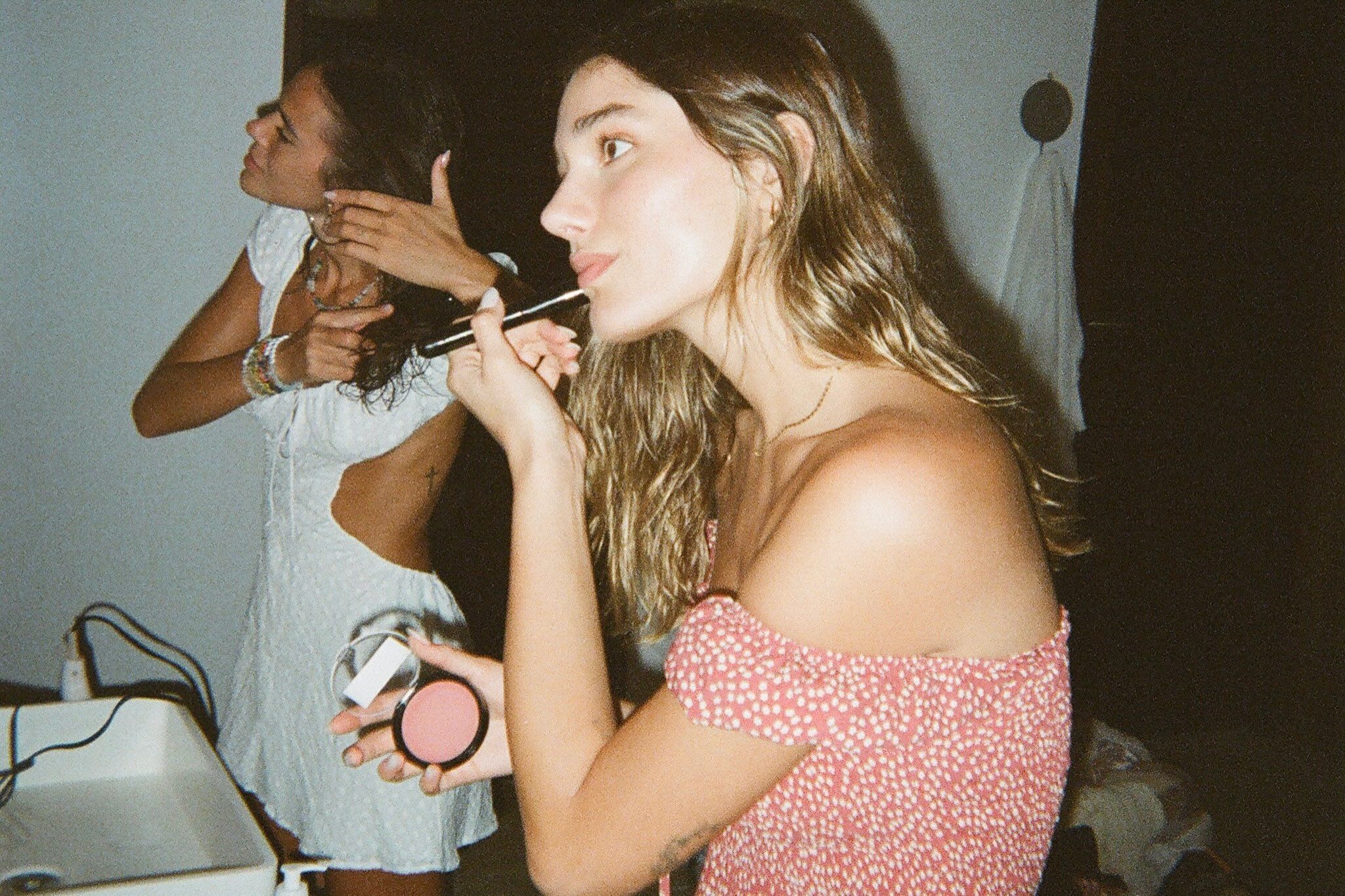 Bruna Marquezine celebra aniversário de Sasha com série de registros