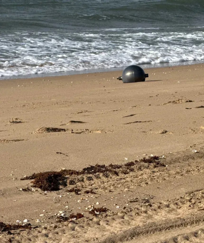 A Agência Espacial Australiana afirmou que as esferas metálicas provavelmente são recipientes pressurizados de um foguete • Departamento de Bombeiros de Queensland