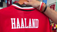 Em palco de Noruega x Inglaterra, camisa do pai de Haaland custa R$ 1.000