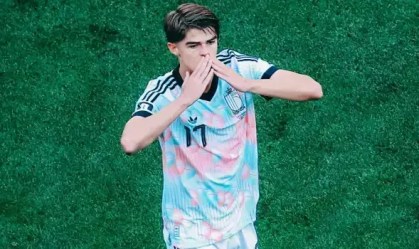 Imagem de destaque do post: De Ketelaere: quem é o meio-campista belga que brilhou na Copa