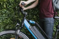 Bicicletas elétricas saltam 87,2% no 1° semestre; produção geral recua 9,6%