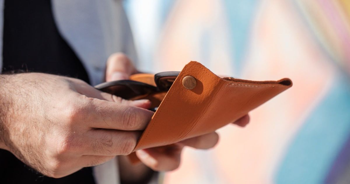 Como economizar com cartão de crédito: milhas, cashback e uso inteligente