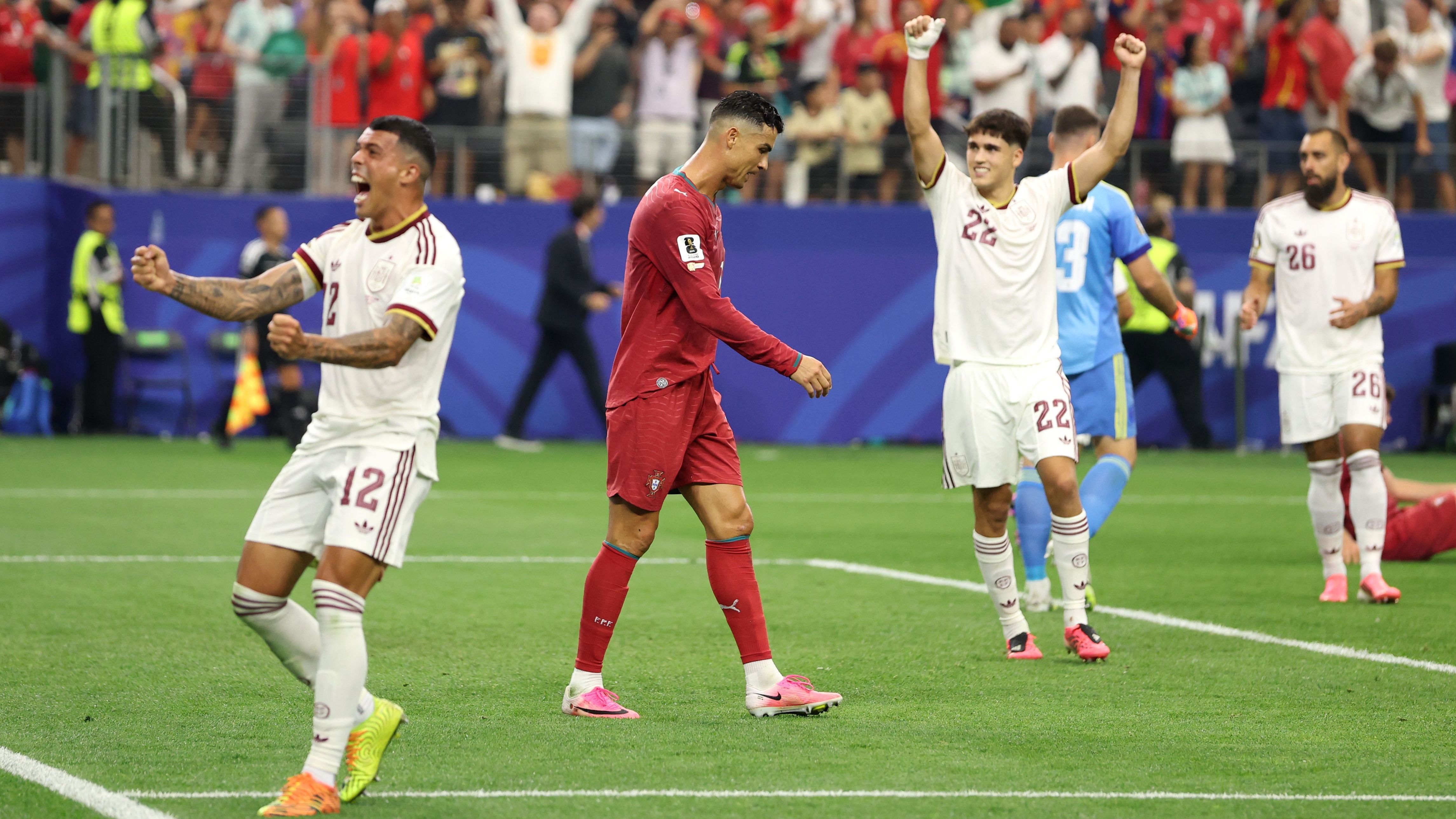 Cristiano Ronaldo lamentando a derrota de Portugal para a Espanha, em partida das oitavas de final da Copa do Mundo