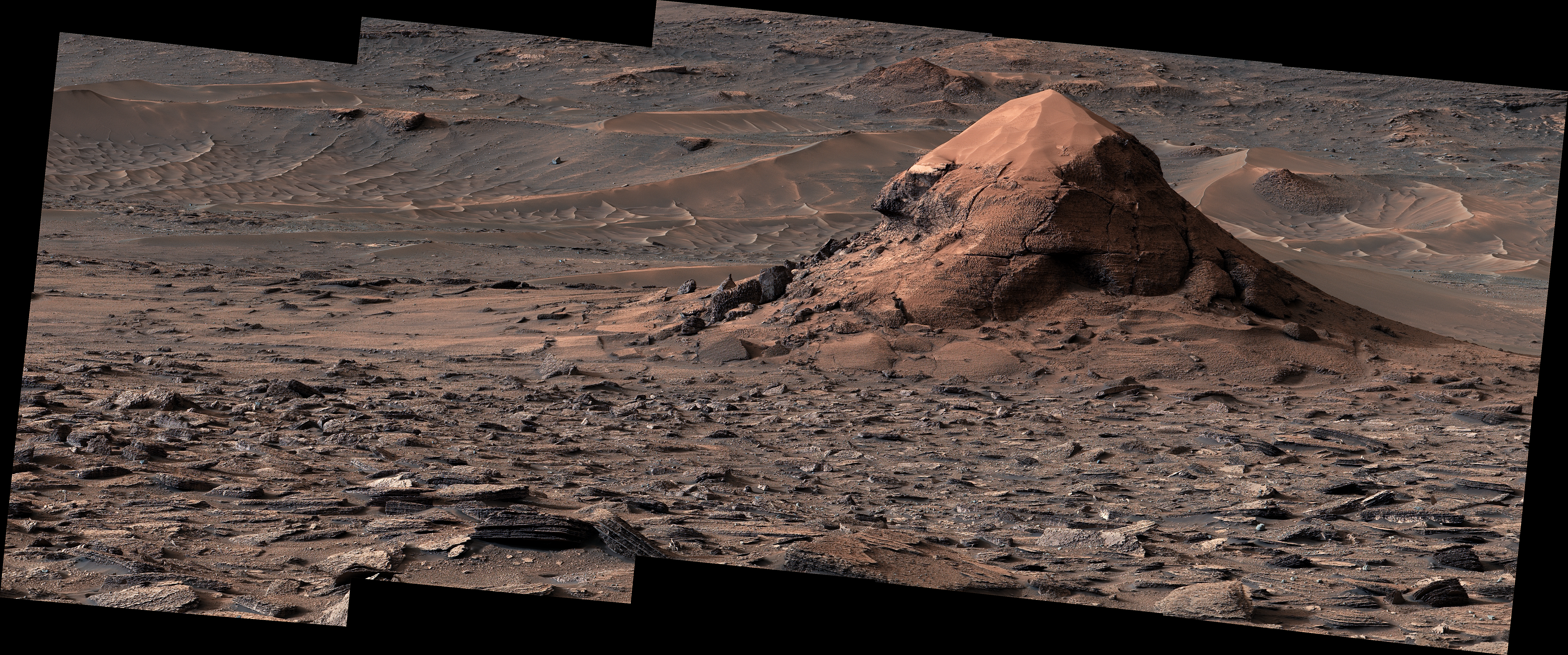 e2-pia26730-curiosity-views-a-sandcapped-pile-of-rock