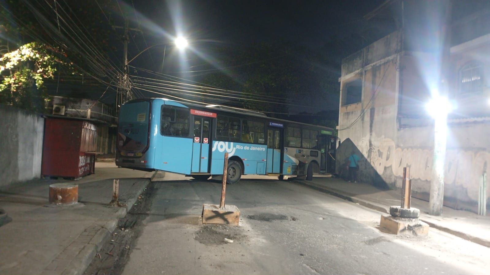 ônibus da linha 737 (Santíssimo x Cascadura) • Reprodução