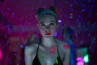 Elle Fanning faz história com indicações a Emmy e Oscar no mesmo ano