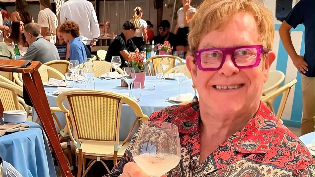 Elton John adapt​ou forma de compor após perda de visão; entenda